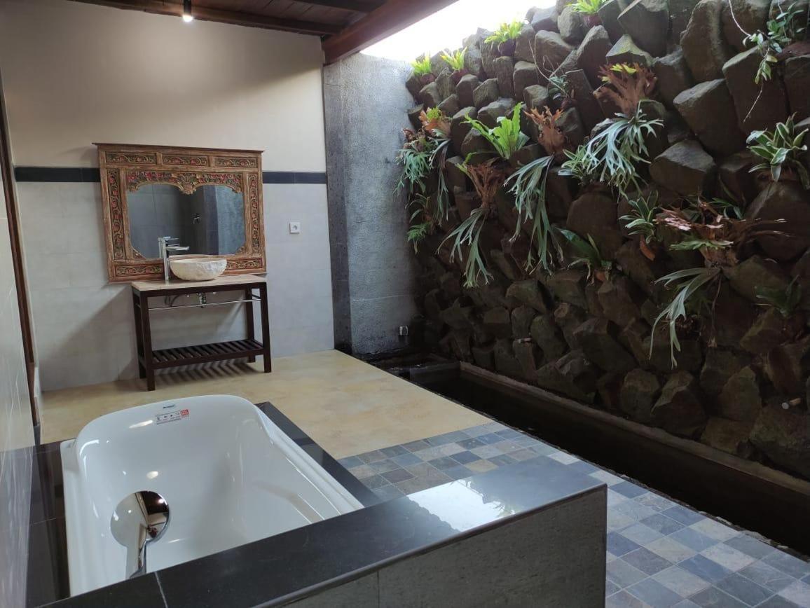 Anggarakasih Ubud Villa Extérieur photo
